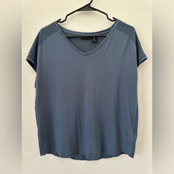 🩵 TAHARI women’s top 🩵 - Picture 3 of 10